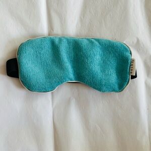 Bucky hot and cold eye mask therapy